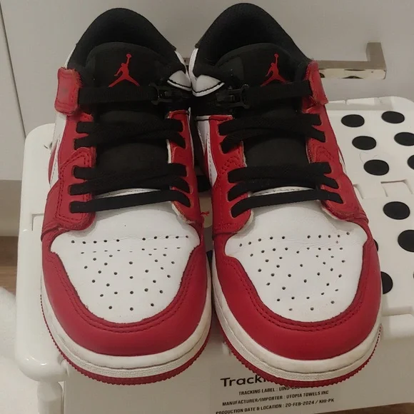 Nike Air Jordon 1 Low FlyEase - Picture 3 of 7